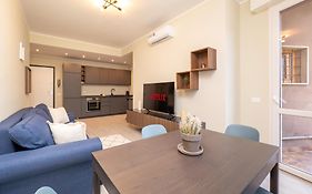Modern 2Br With Private Balcony, Steps To Metro